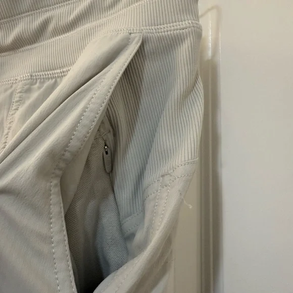 LuLulemon Jogger Pants Gray/White size 6 - Picture 5 of 6